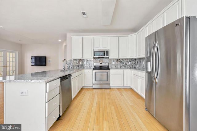 5 FARMINGHAM DR, Sewell, NJ 08080