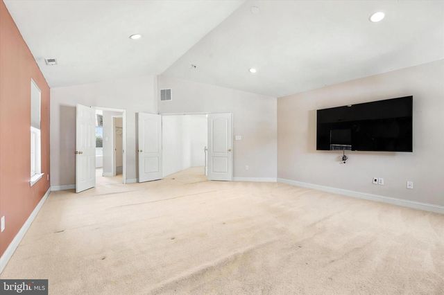 5 FARMINGHAM DR, Sewell, NJ 08080