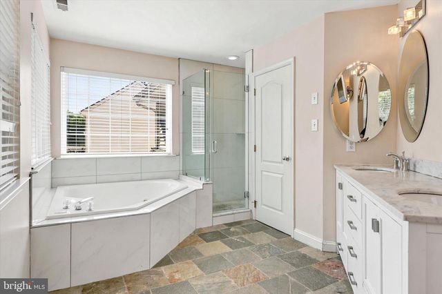 5 FARMINGHAM DR, Sewell, NJ 08080
