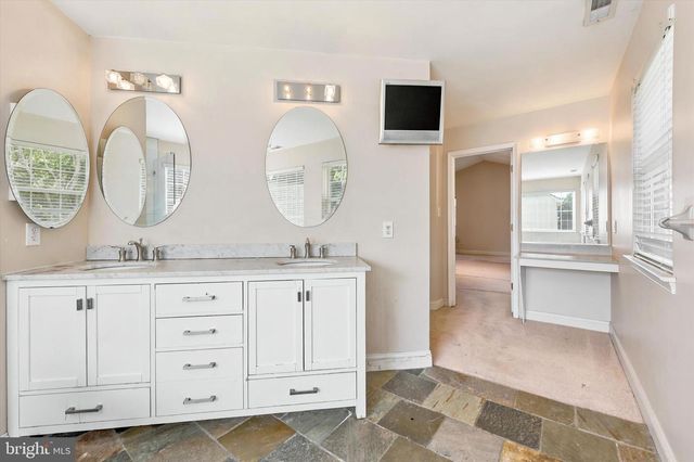 5 FARMINGHAM DR, Sewell, NJ 08080