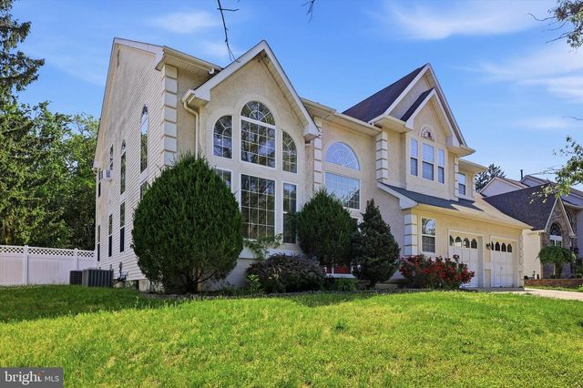 5 FARMINGHAM DR, Sewell, NJ 08080