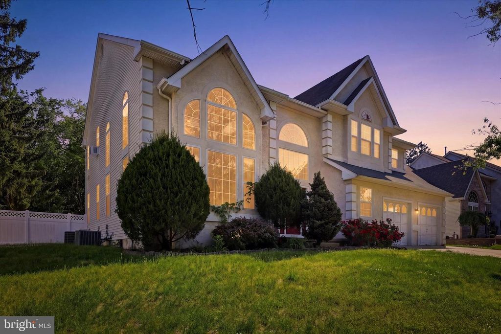 5 FARMINGHAM DR, Sewell, NJ 08080