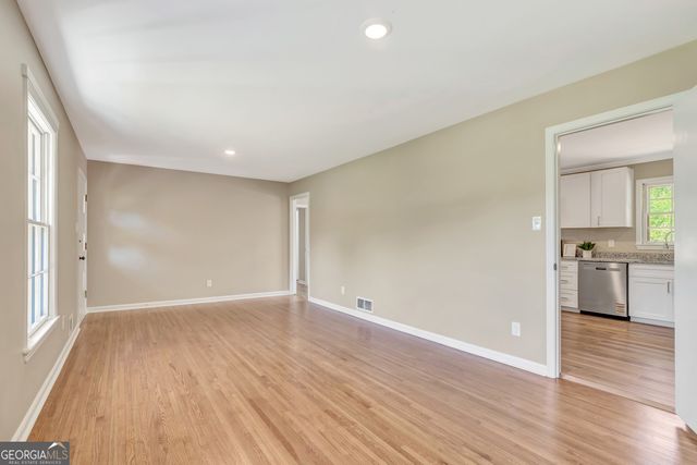 335 Kelly Drive, Fayetteville, GA 30214