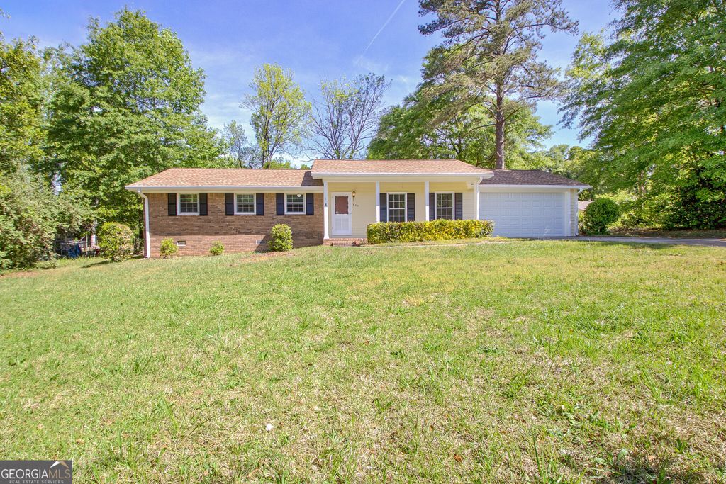 335 Kelly Drive, Fayetteville, GA 30214
