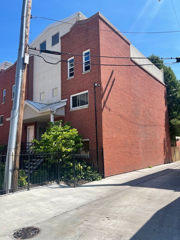 1027 W Vernon Park Place B, Chicago, IL 60607