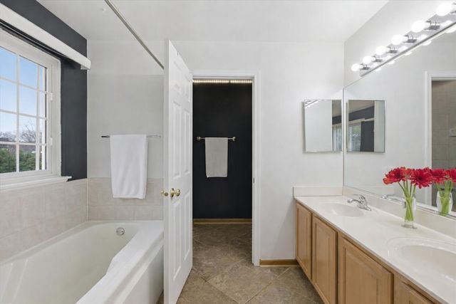 1975 Merlot Court, Wheeling, IL 60090