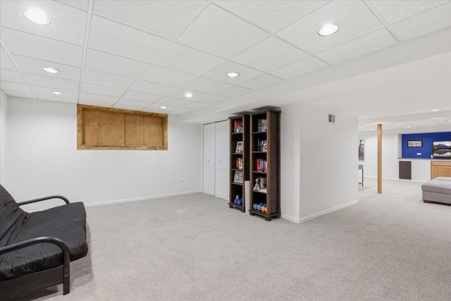 1975 Merlot Court, Wheeling, IL 60090