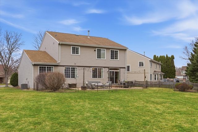 1975 Merlot Court, Wheeling, IL 60090