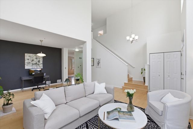 1975 Merlot Court, Wheeling, IL 60090