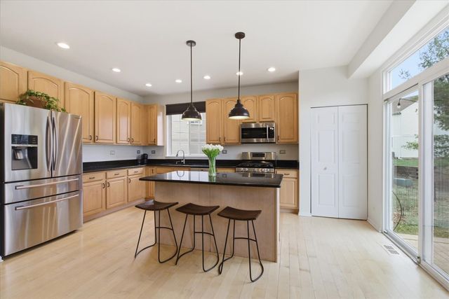 1975 Merlot Court, Wheeling, IL 60090