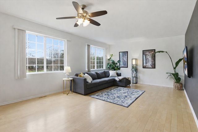 1975 Merlot Court, Wheeling, IL 60090