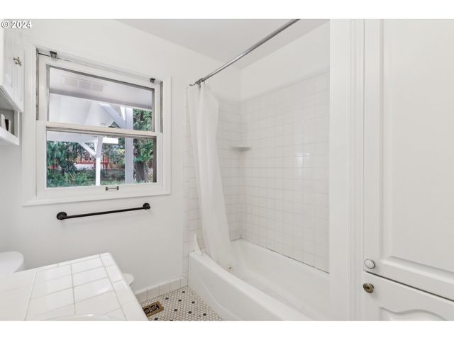 10910 Sw 74TH Ave, Portland, OR 97210