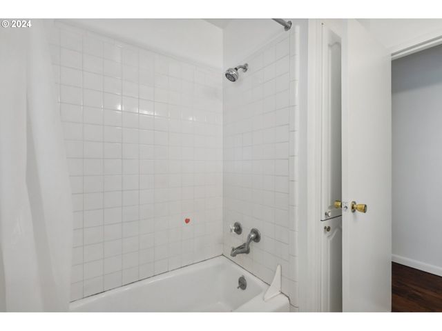 10910 Sw 74TH Ave, Portland, OR 97210