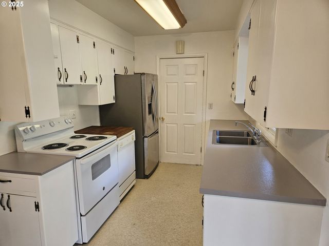 10910 Sw 74TH Ave, Portland, OR 97210