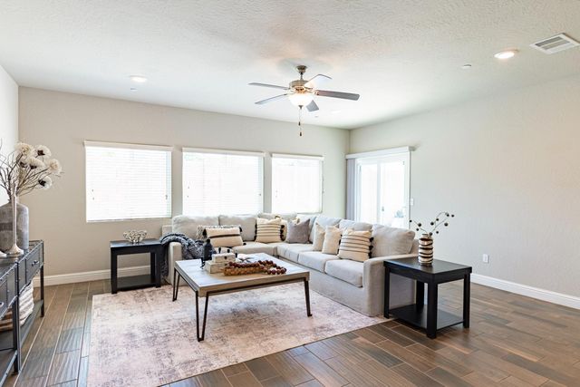 4158 Duncan Avenue, Clovis, CA 93619