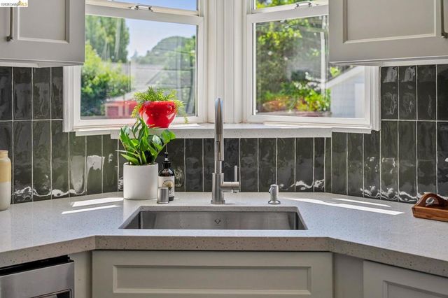 264 MARLOW DRIVE, Oakland, CA 94605