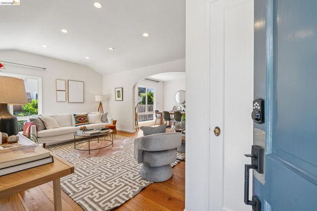 264 MARLOW DRIVE, Oakland, CA 94605