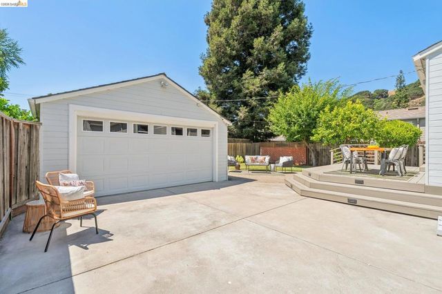 264 MARLOW DRIVE, Oakland, CA 94605