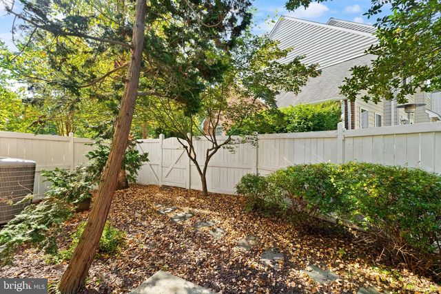 12001 EDGEMERE CIR, Reston, VA 20190
