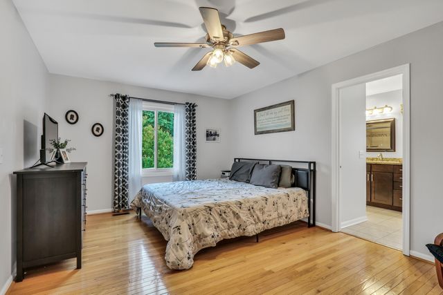 6183 Old Farm Lane, Gurnee, IL 60031