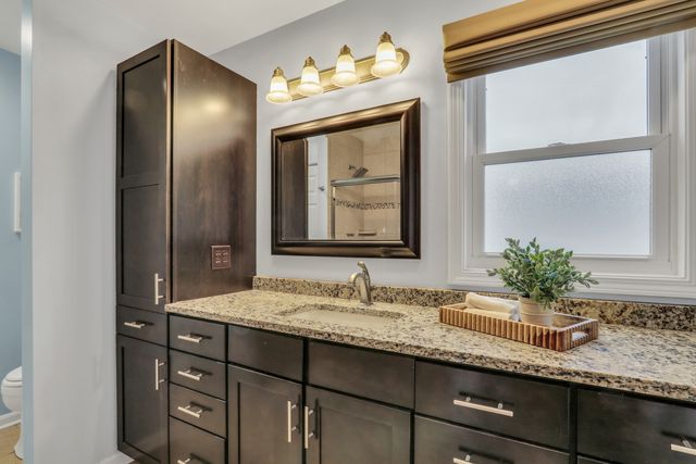 6183 Old Farm Lane, Gurnee, IL 60031