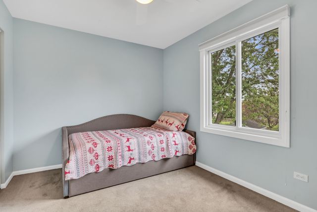 6183 Old Farm Lane, Gurnee, IL 60031