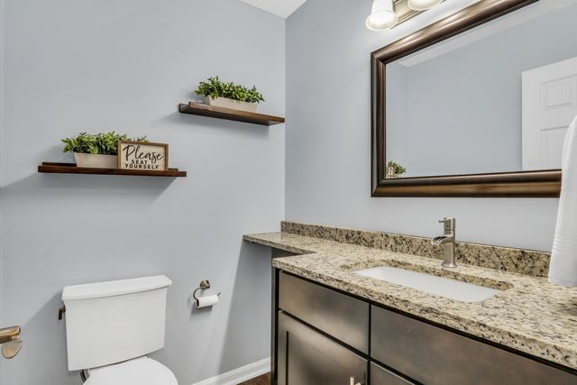 6183 Old Farm Lane, Gurnee, IL 60031