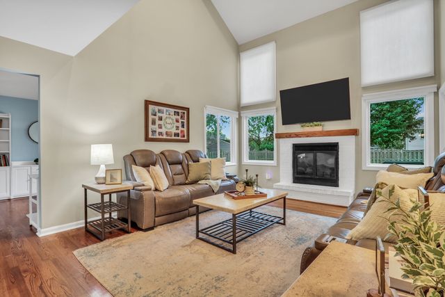 6183 Old Farm Lane, Gurnee, IL 60031