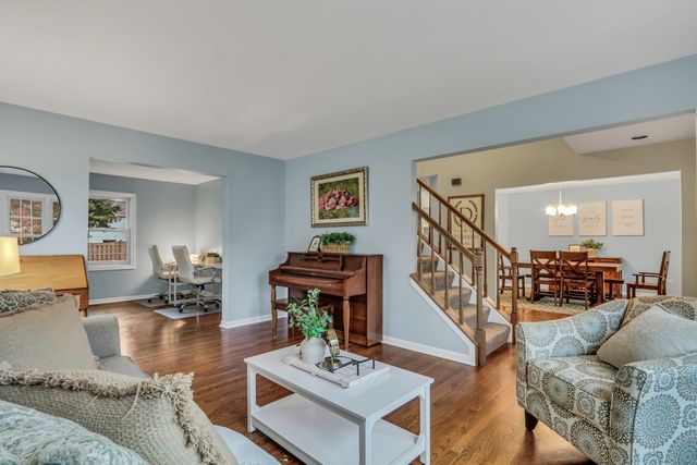 6183 Old Farm Lane, Gurnee, IL 60031