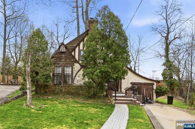 192 Kings Court, Teaneck, NJ 07666