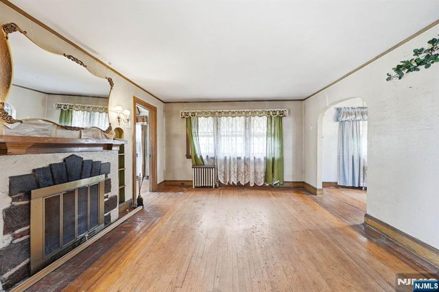 192 Kings Court, Teaneck, NJ 07666