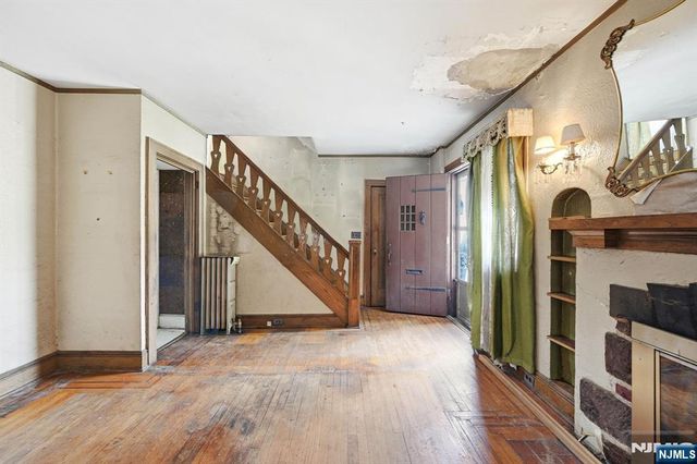 192 Kings Court, Teaneck, NJ 07666