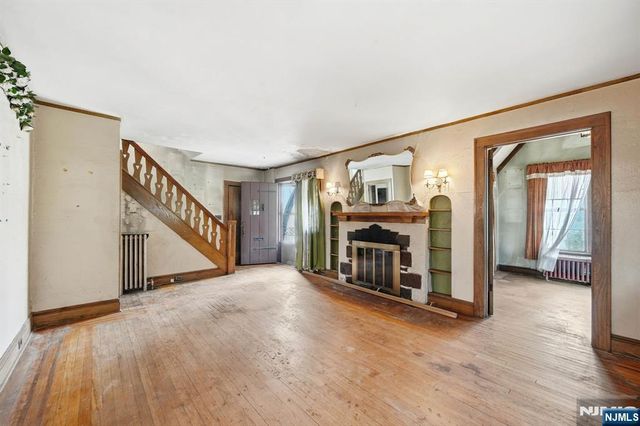 192 Kings Court, Teaneck, NJ 07666