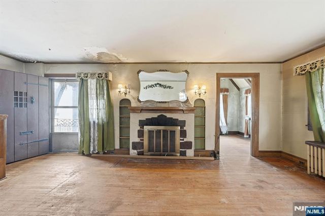192 Kings Court, Teaneck, NJ 07666