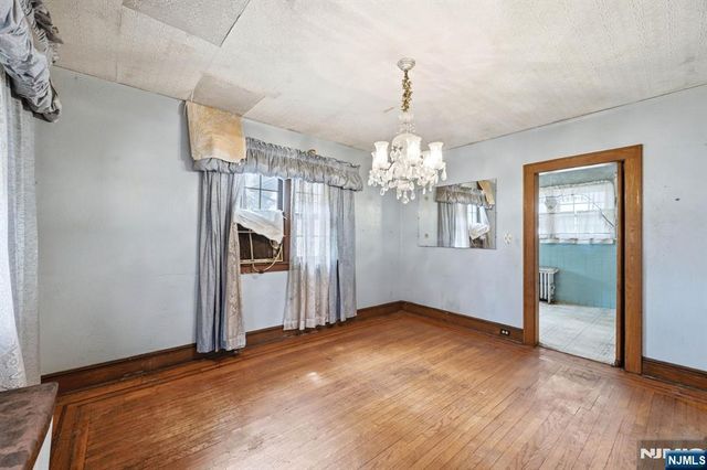 192 Kings Court, Teaneck, NJ 07666