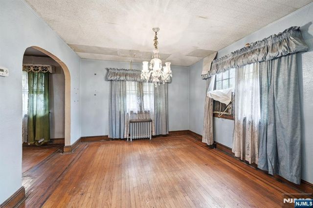 192 Kings Court, Teaneck, NJ 07666