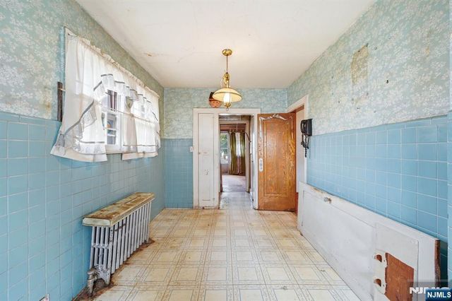 192 Kings Court, Teaneck, NJ 07666