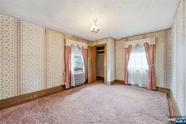 192 Kings Court, Teaneck, NJ 07666