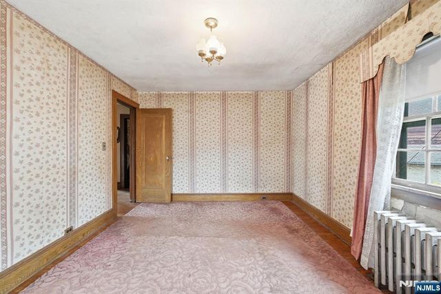 192 Kings Court, Teaneck, NJ 07666
