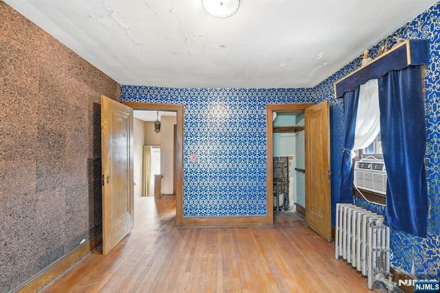 192 Kings Court, Teaneck, NJ 07666