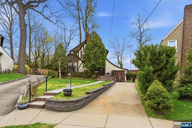 192 Kings Court, Teaneck, NJ 07666