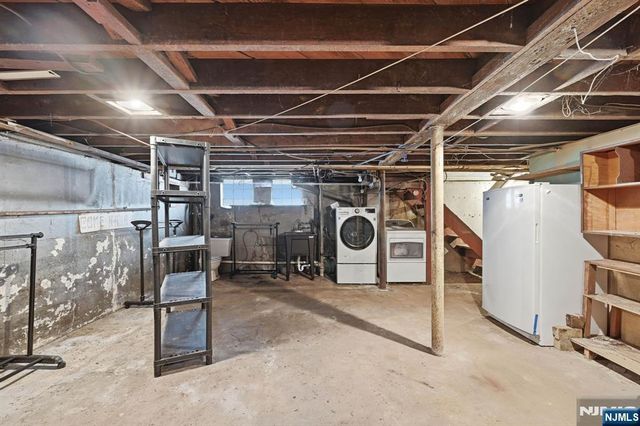 192 Kings Court, Teaneck, NJ 07666