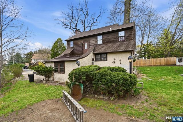 192 Kings Court, Teaneck, NJ 07666