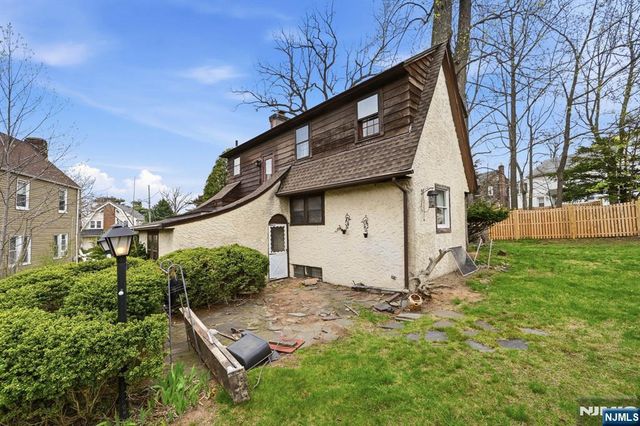 192 Kings Court, Teaneck, NJ 07666