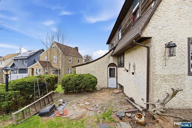 192 Kings Court, Teaneck, NJ 07666