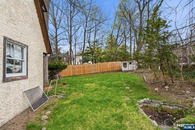 192 Kings Court, Teaneck, NJ 07666