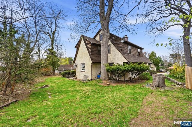 192 Kings Court, Teaneck, NJ 07666