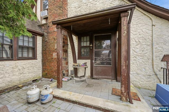 192 Kings Court, Teaneck, NJ 07666