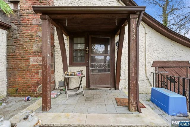 192 Kings Court, Teaneck, NJ 07666