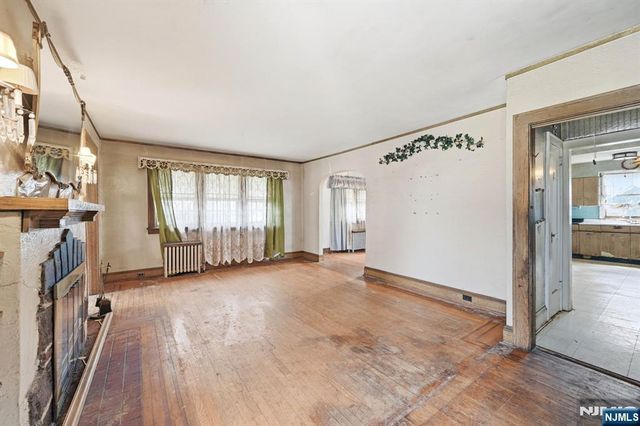 192 Kings Court, Teaneck, NJ 07666